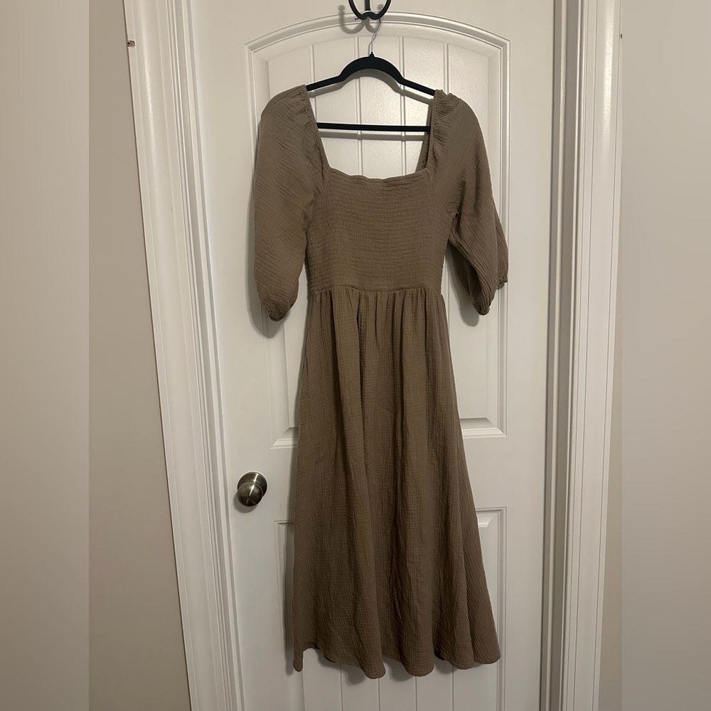 Neuflora Hartselle Dress in Taupe size medium